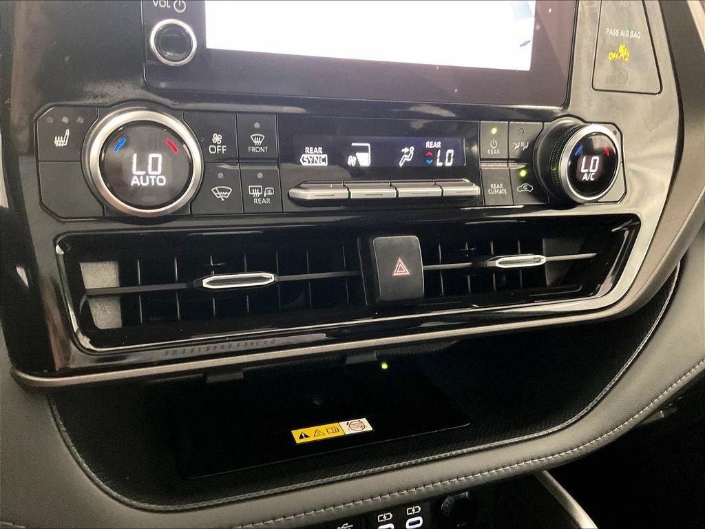 Used 2023 Toyota Highlander XLE AWD/4WD image 26