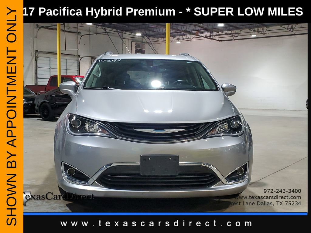 Used 2017 Chrysler Pacifica Premium image 2