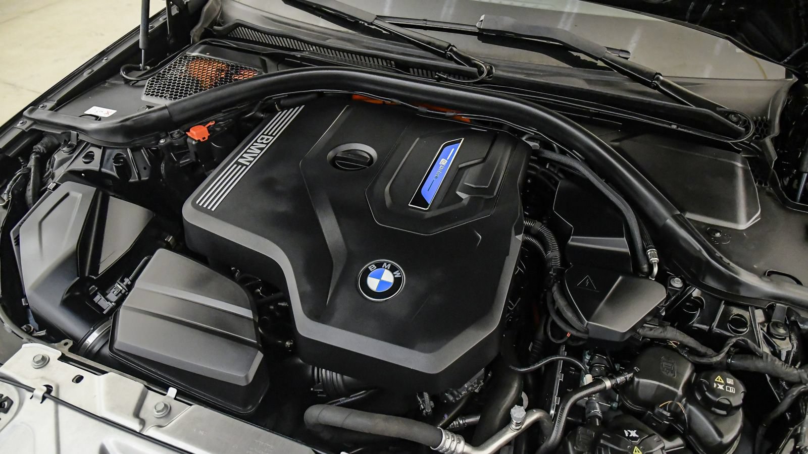 Used 2024 BMW 330e w/ Convenience Package RWD image 23