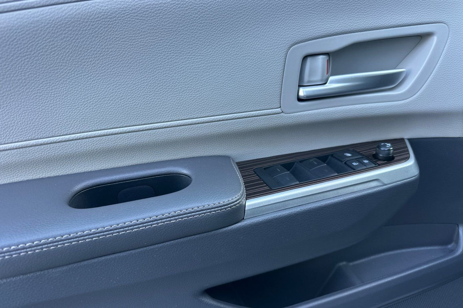 Used 2022 Toyota Sienna XLE image 13