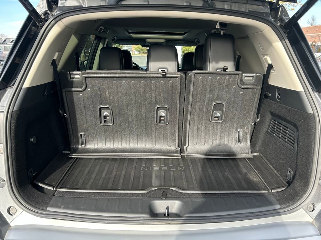 Used 2024 Nissan Pathfinder Platinum w/ Cargo Package image 29