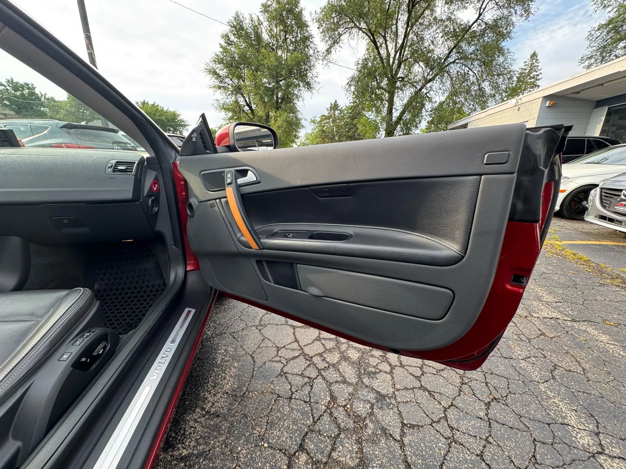 Used 2011 Volvo C70 T5 w/ Multimedia Pkg image 24