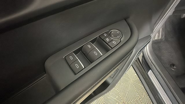 Used 2025 Buick Enclave Avenir w/ Trailering Package, 5000 lbs. FWD image 11