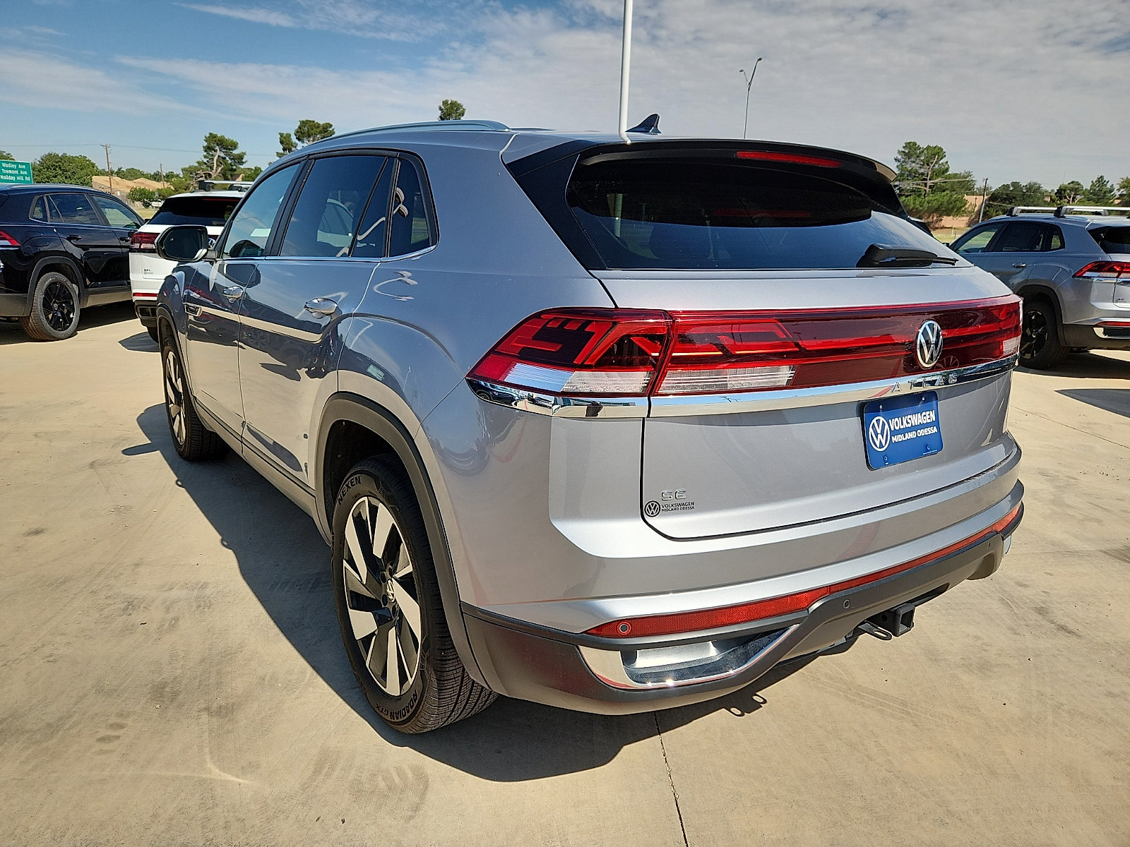 Certified 2025 Volkswagen Atlas Cross Sport SE FWD image 5