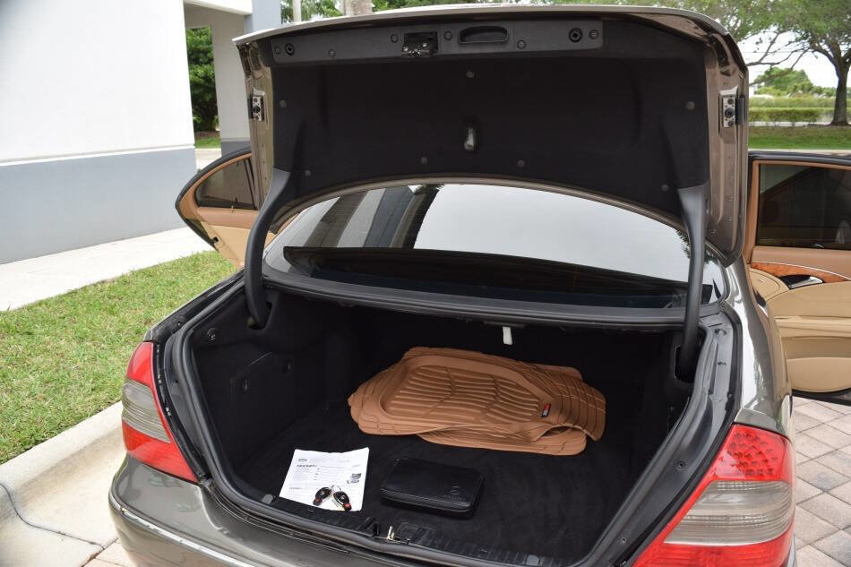 Used 2008 Mercedes-Benz E 350 4MATIC Sedan image 77