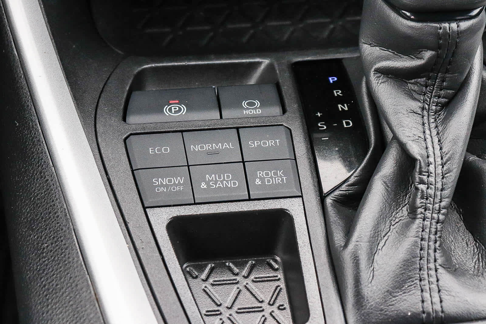Used 2024 Toyota RAV4 LE AWD/4WD image 24