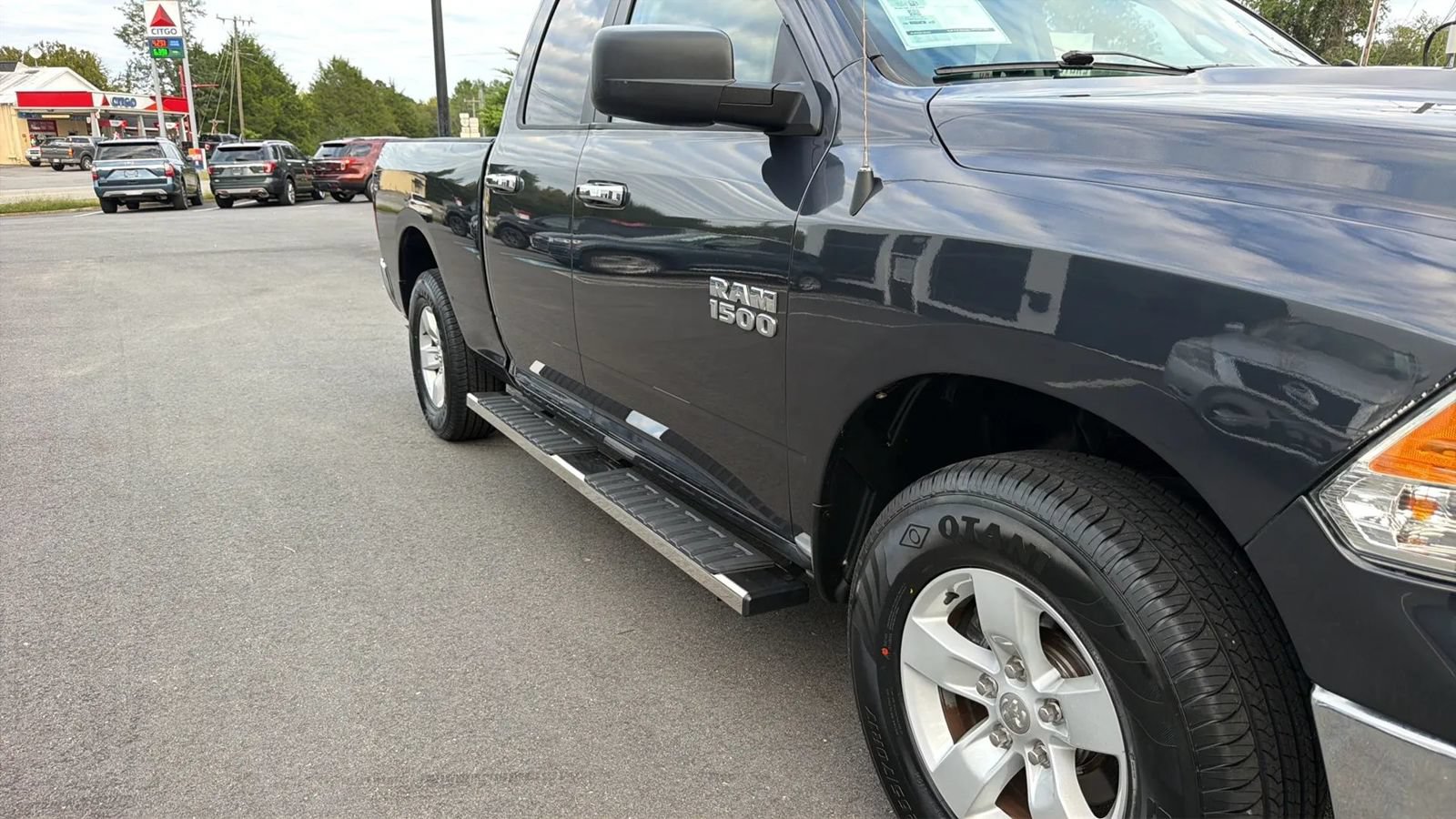 Used 2018 RAM 1500 Classic SLT AWD/4WD image 10