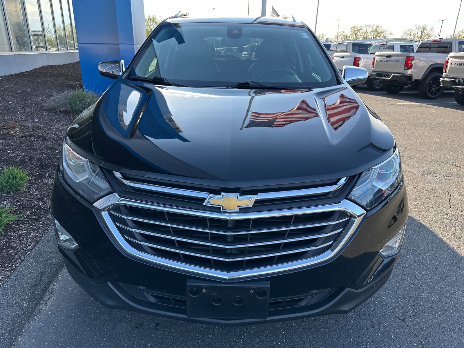 Used 2018 Chevrolet Equinox Premier w/ Infotainment II Package AWD/4WD image 2