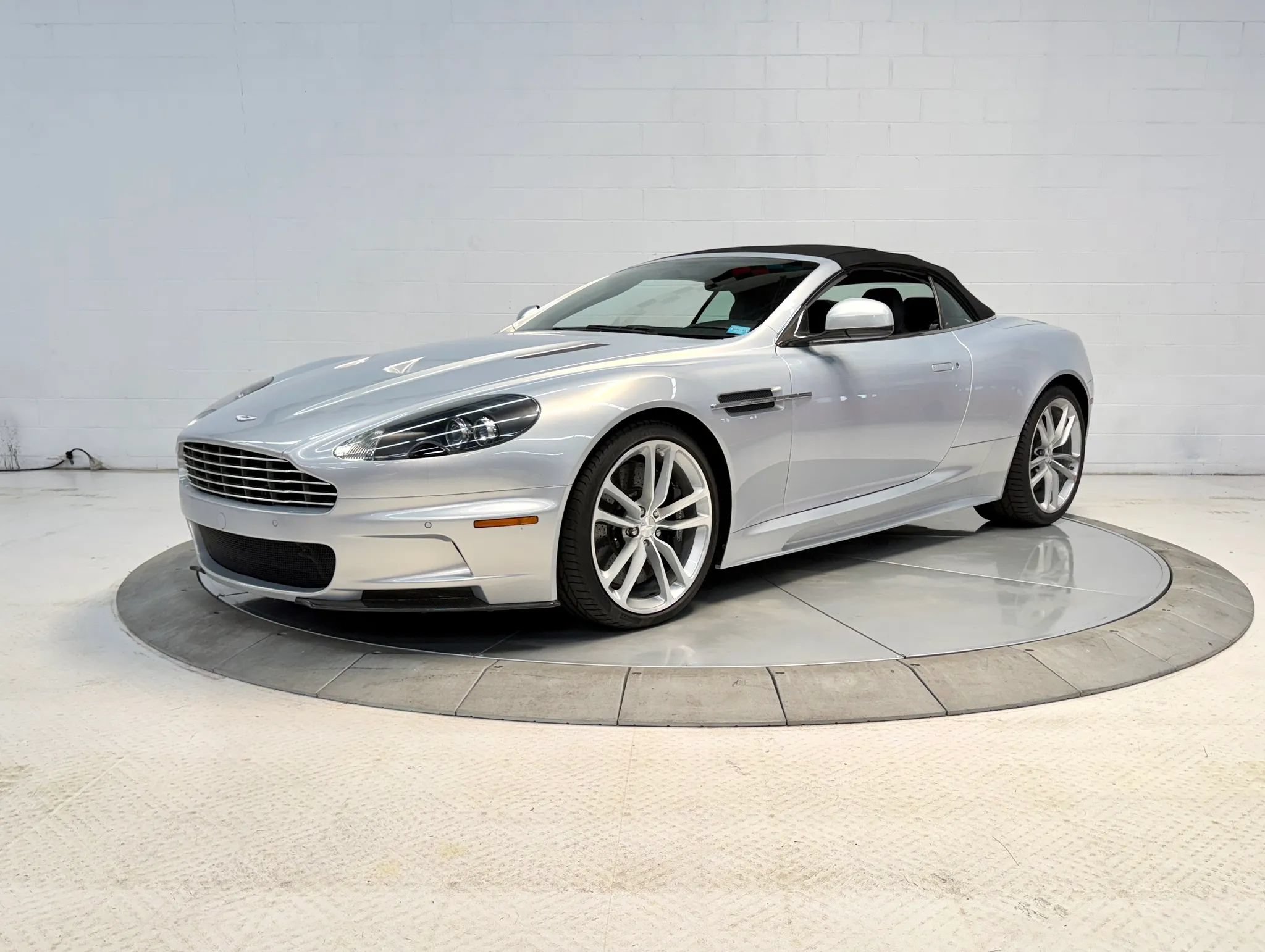 Used 2012 Aston Martin DBS Volante RWD image 12
