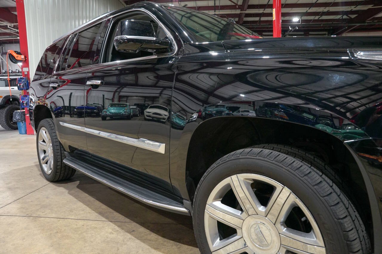 Used 2017 Cadillac Escalade Luxury AWD/4WD image 40
