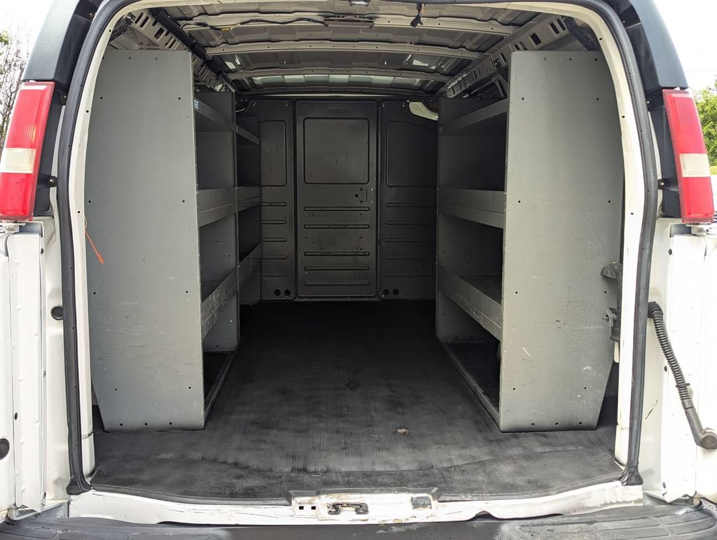 Used 2014 Chevrolet Express 2500 RWD image 16