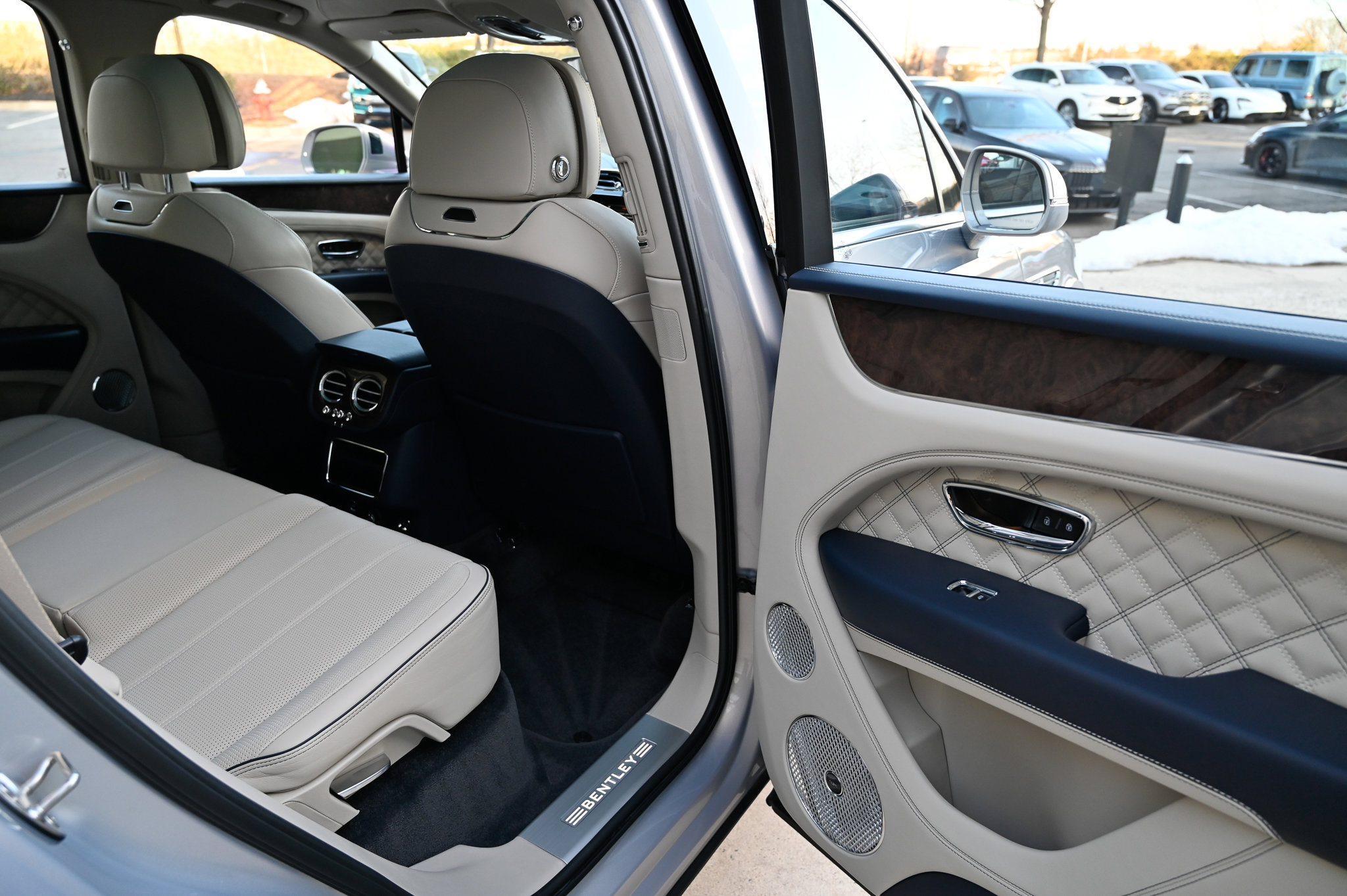 Used 2022 Bentley Bentayga image 47