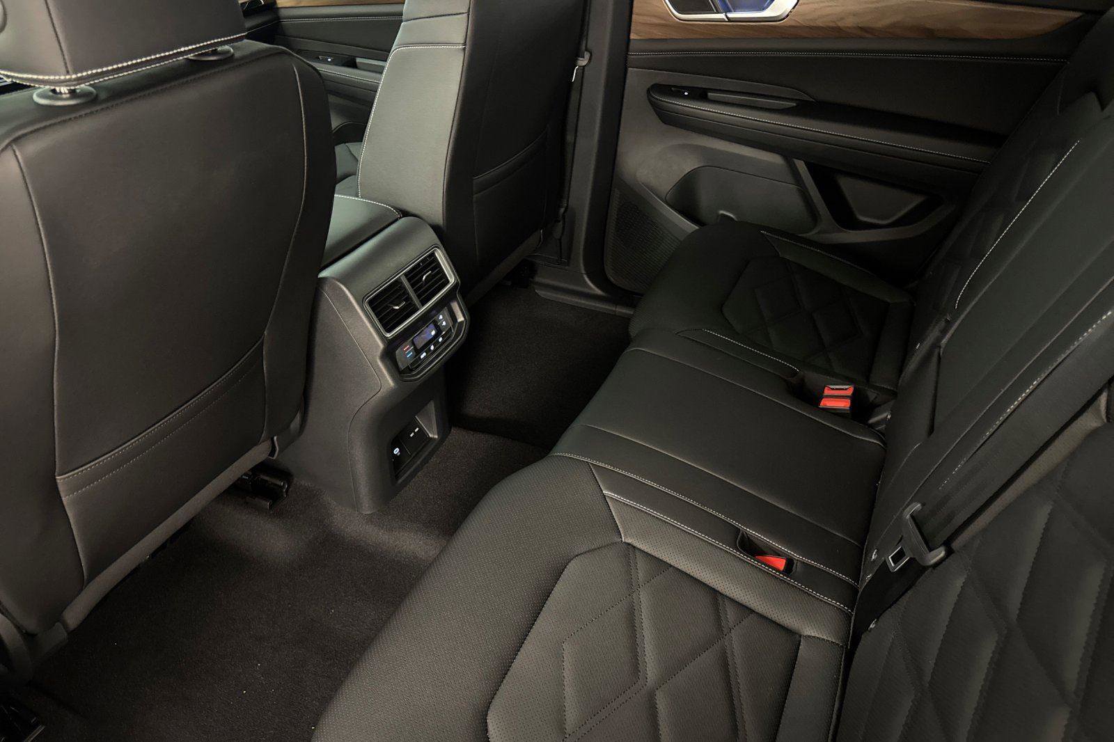 New 2026 Volkswagen Atlas SE image 11