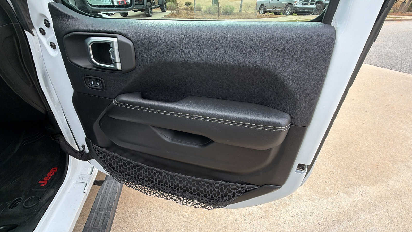 Used 2018 Jeep Wrangler Unlimited Sahara AWD/4WD image 17