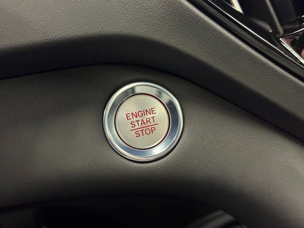 Used 2025 Acura RDX SH-AWD image 30