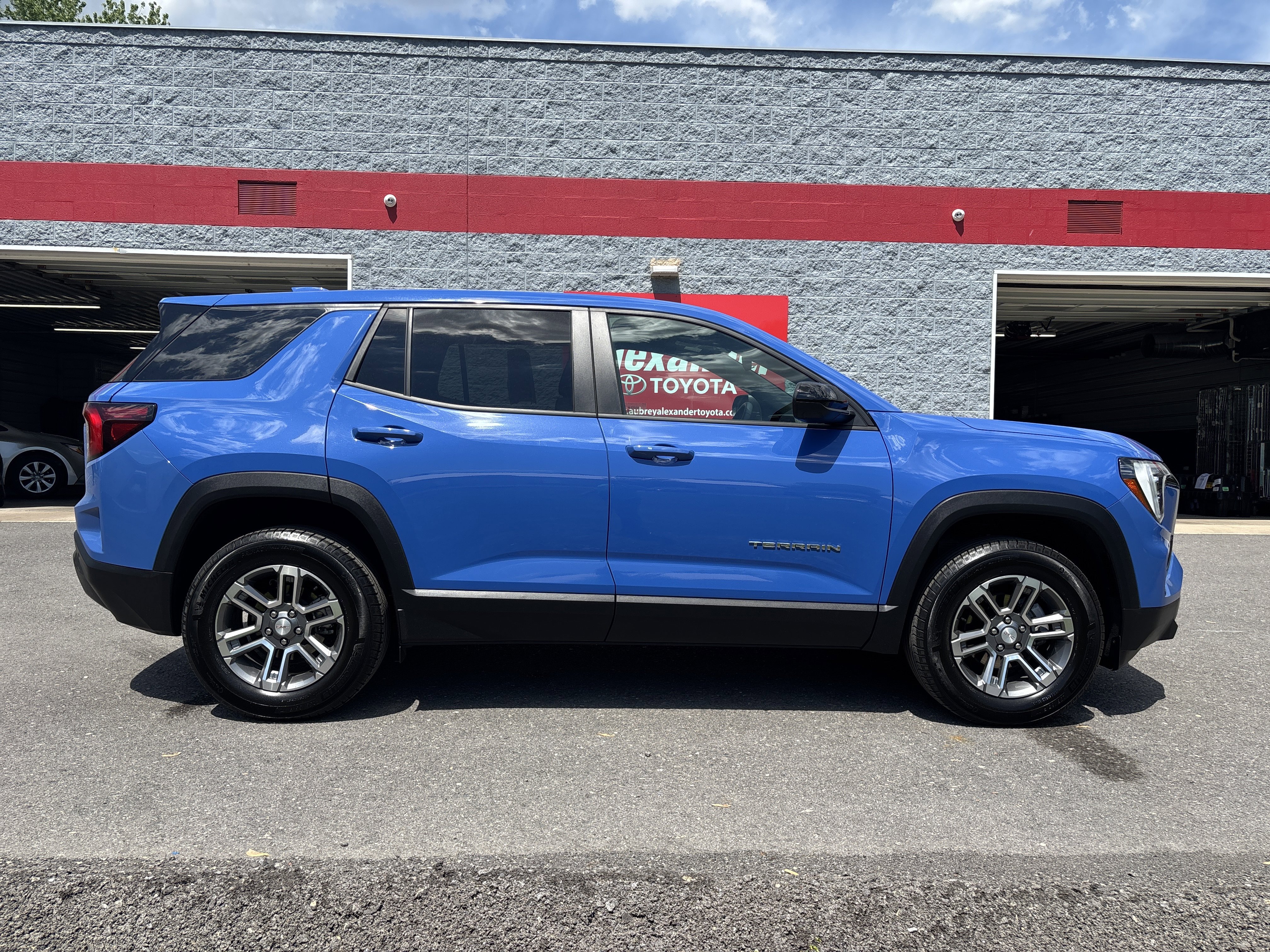 Used 2026 GMC Terrain Elevation AWD/4WD image 2