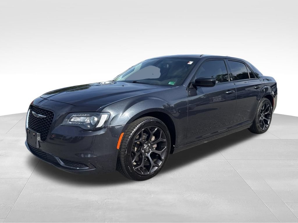 Used 2019 Chrysler 300 Touring w/ Sport Appearance Package RWD image 8