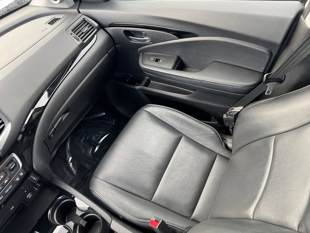 Used 2018 Honda Pilot Touring image 17