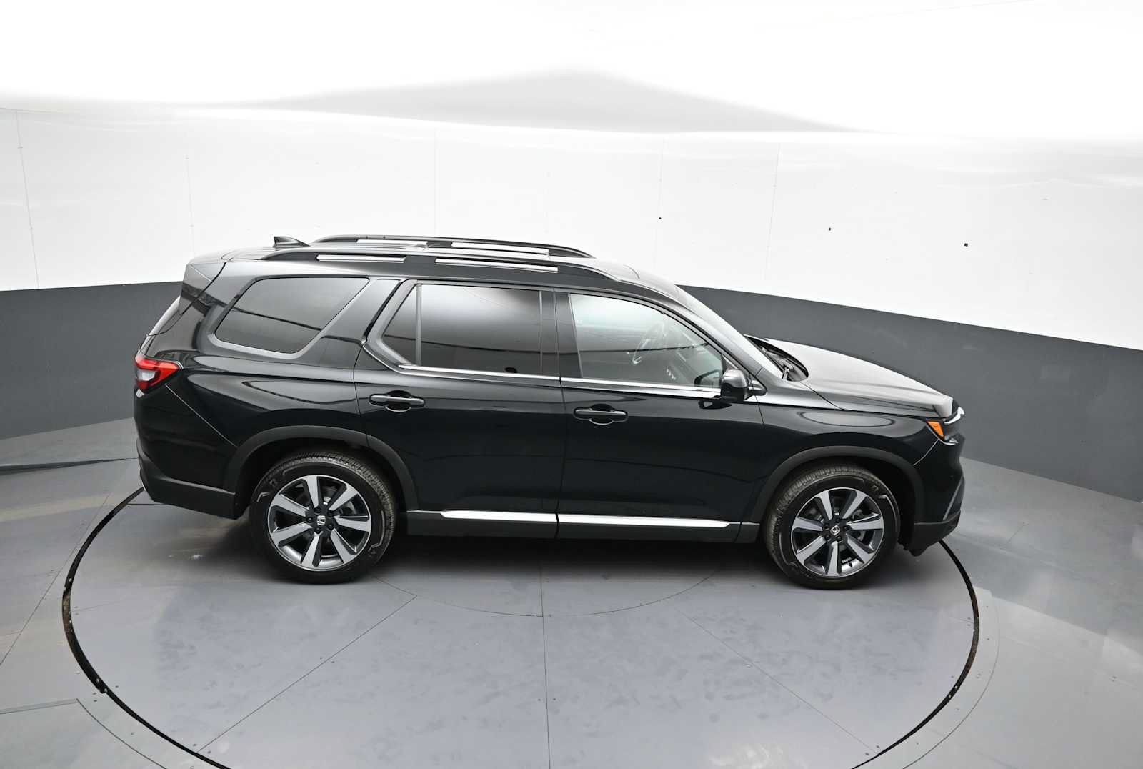 Certified 2025 Honda Pilot Touring image 40