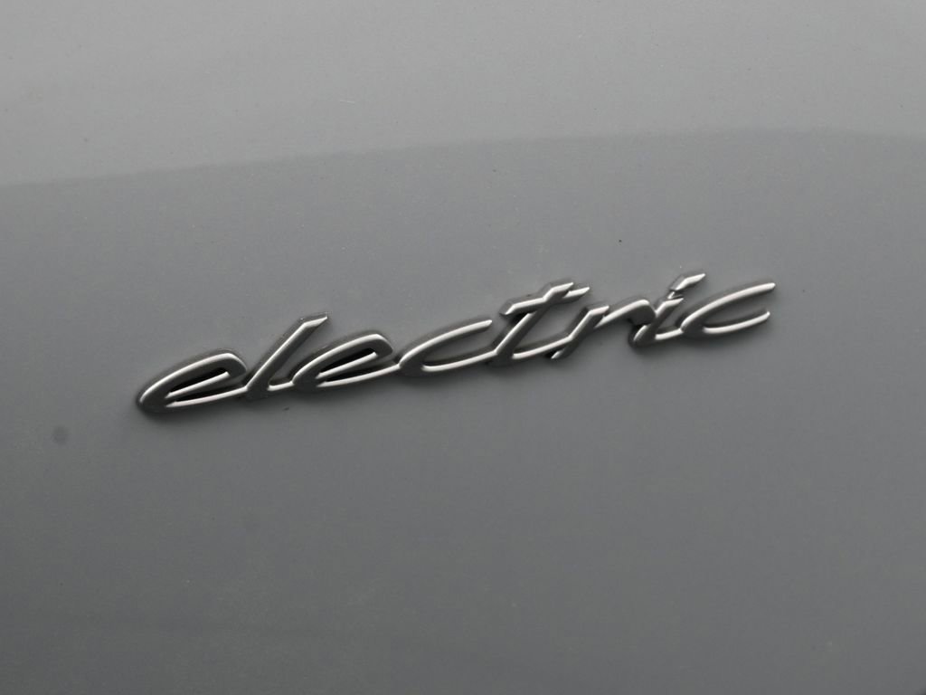 New 2026 Porsche Macan Electric RWD image 10