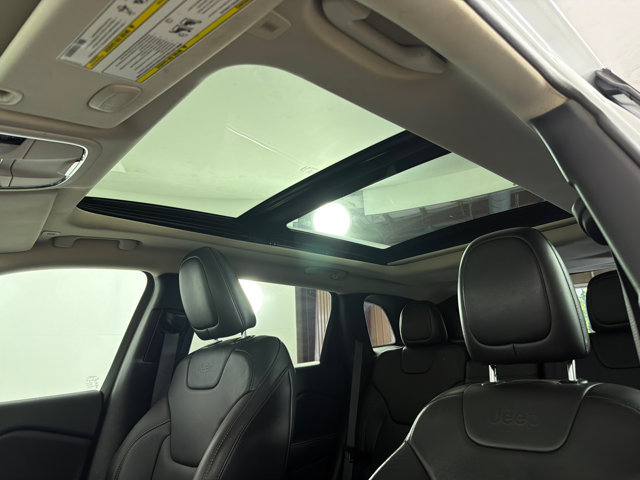 Used 2018 Jeep Cherokee Limited AWD/4WD image 2