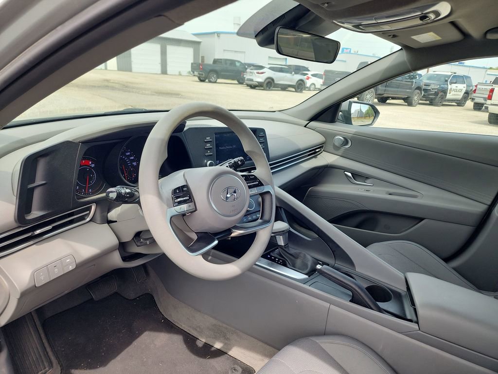 Used 2023 Hyundai Elantra SE image 10