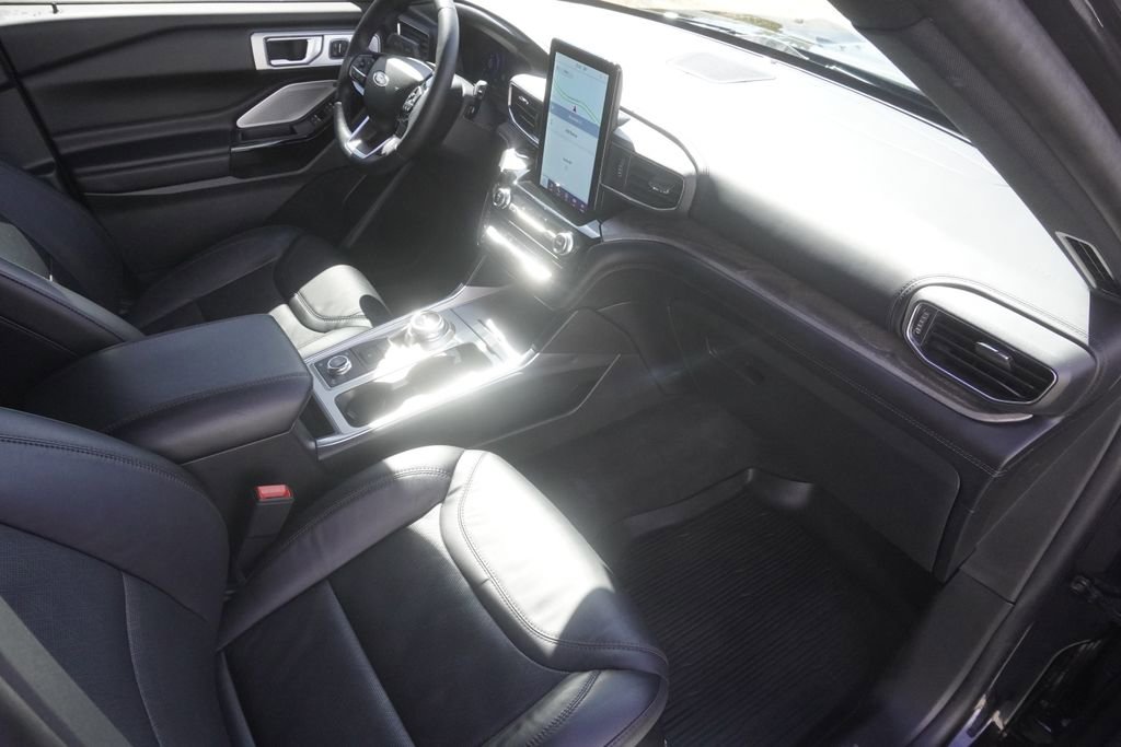 Used 2023 Ford Explorer Platinum w/ Technology Package image 22