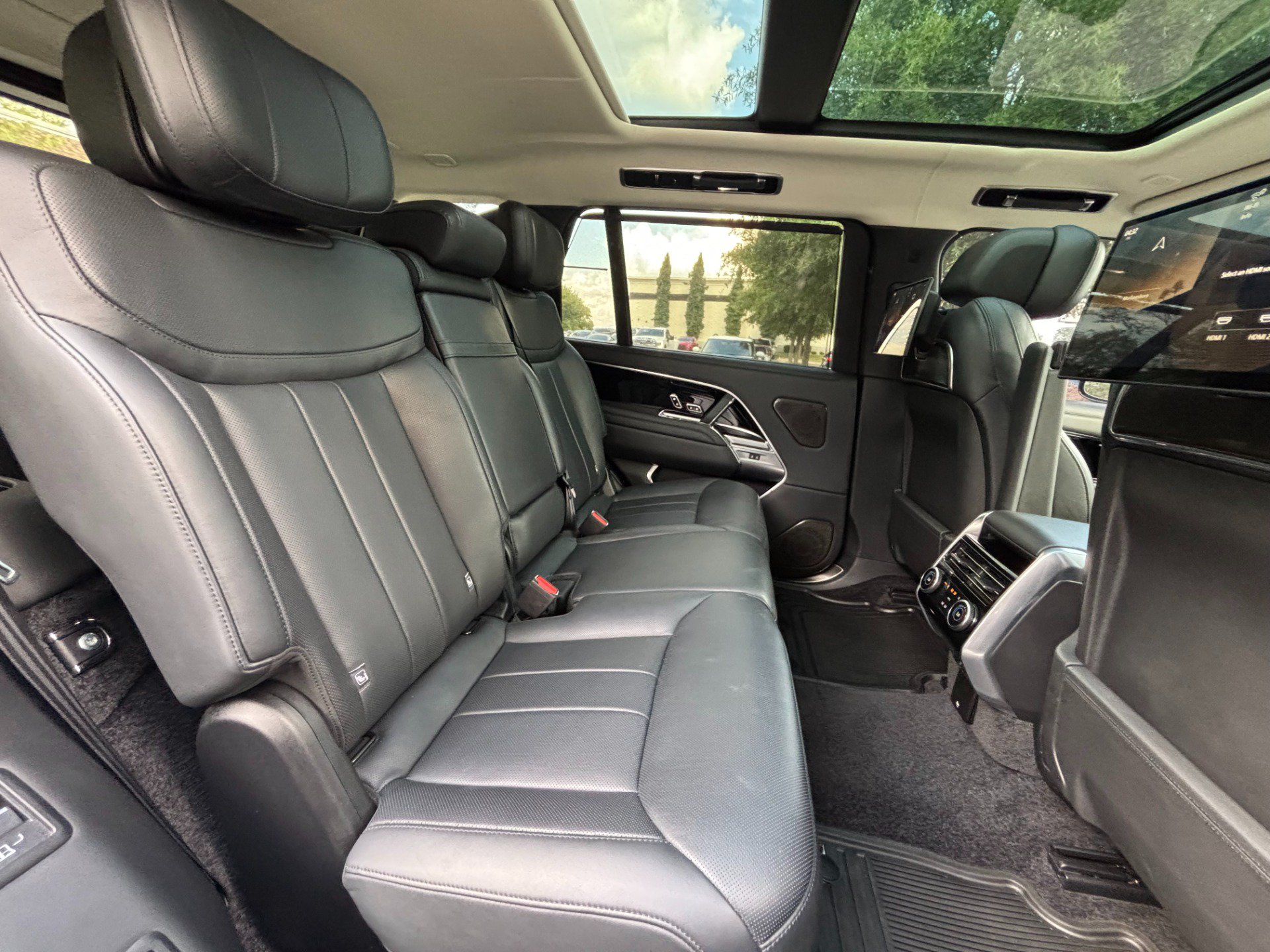 Used 2024 Land Rover Range Rover Long Wheelbase Autobiography AWD/4WD image 25