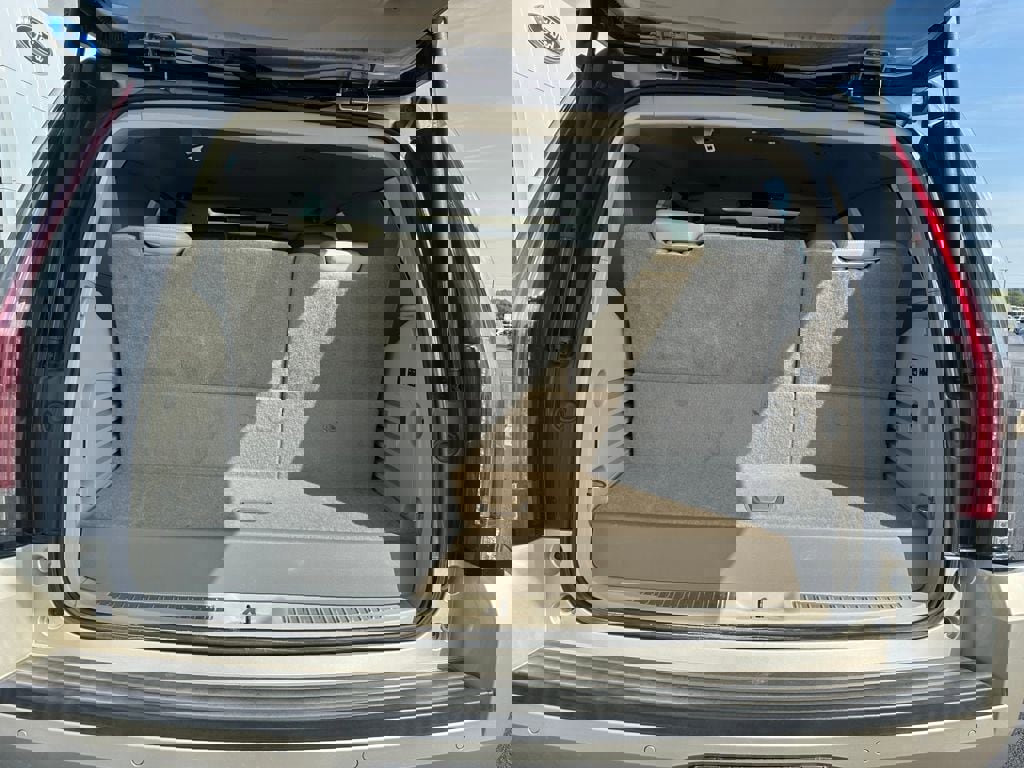 Used 2015 Cadillac Escalade Luxury image 22