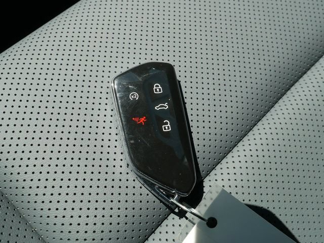 Certified 2025 Volkswagen Tiguan SE AWD/4WD image 36