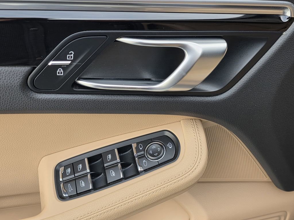 Certified 2023 Porsche Macan Turbo image 19