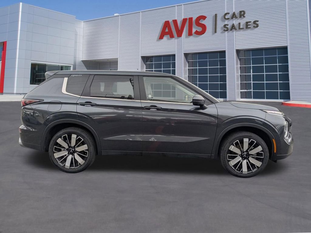 Used 2025 Mitsubishi Outlander SE FWD image 7