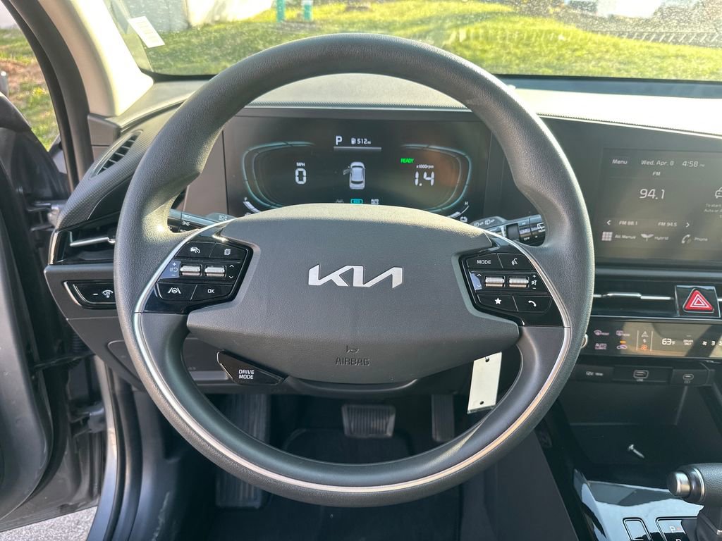 Used 2025 Kia Niro LX image 14