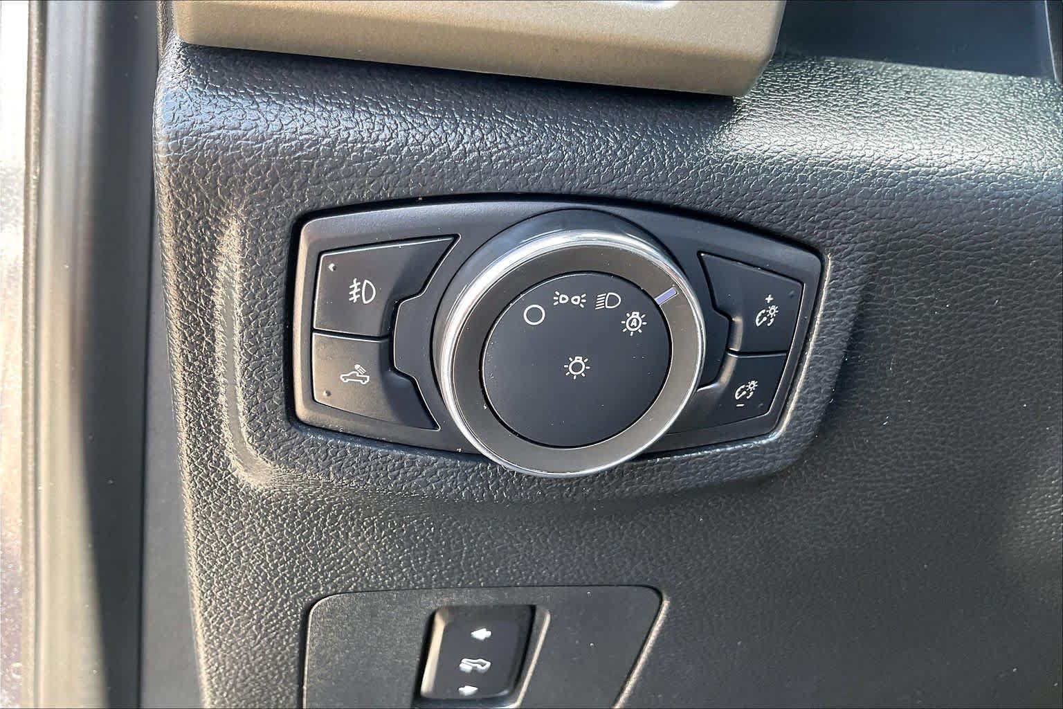 Used 2019 Ford F250 Lariat w/ Lariat Value Package AWD/4WD image 13