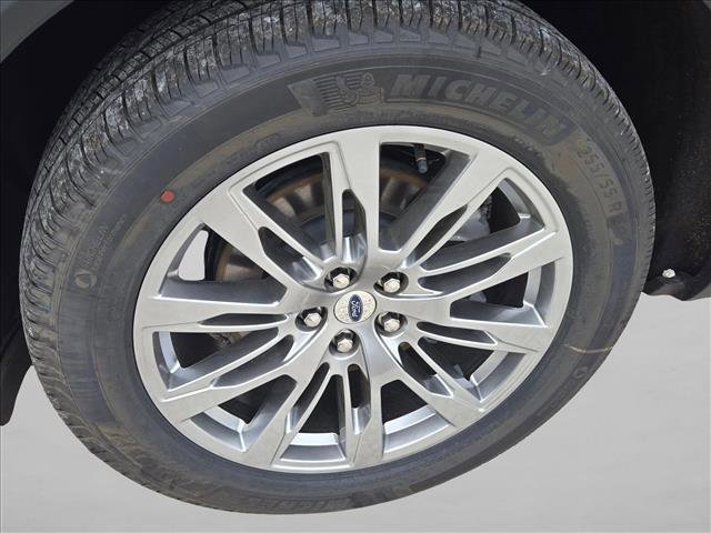 New 2026 Ford Explorer Platinum image 9