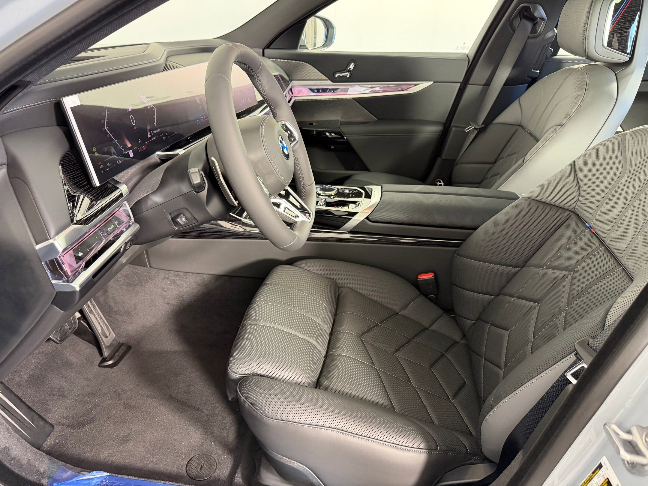 Used 2026 BMW 760i xDrive w/ Executive Package AWD/4WD image 5