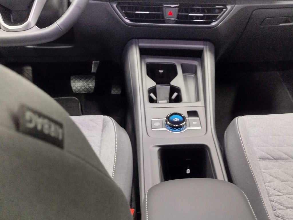 New 2025 Volkswagen Tiguan S image 32