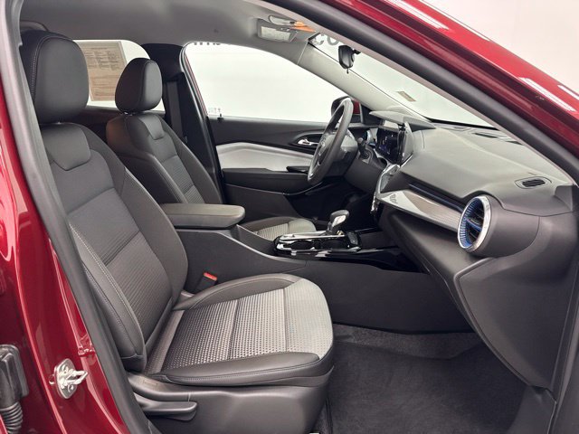 Used 2024 Chevrolet Trax LT FWD image 29