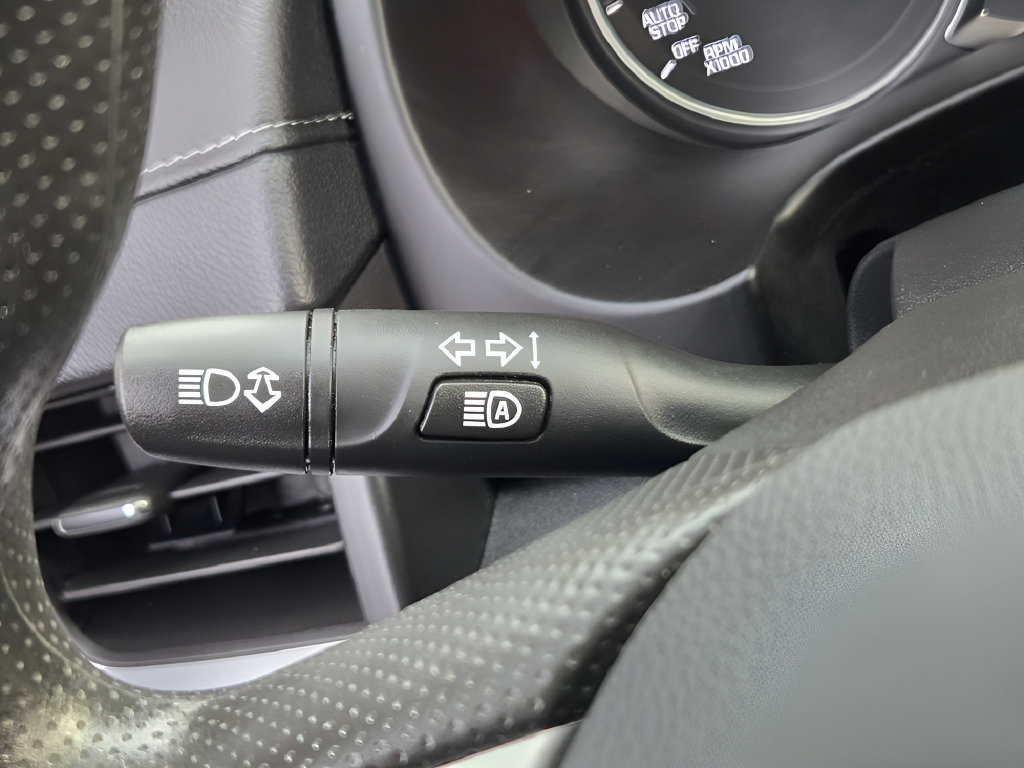 Used 2024 GMC Terrain SLE w/ Driver Convenience Package FWD image 27