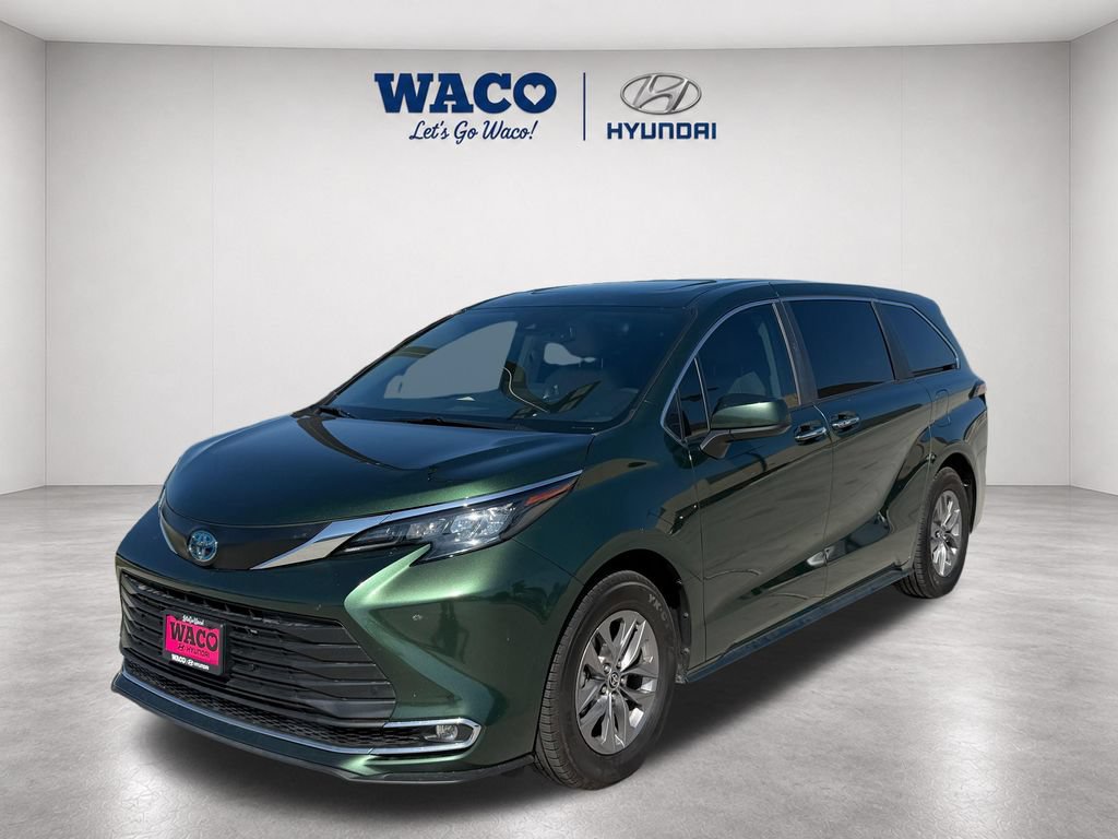 Used 2024 Toyota Sienna XLE FWD image 4