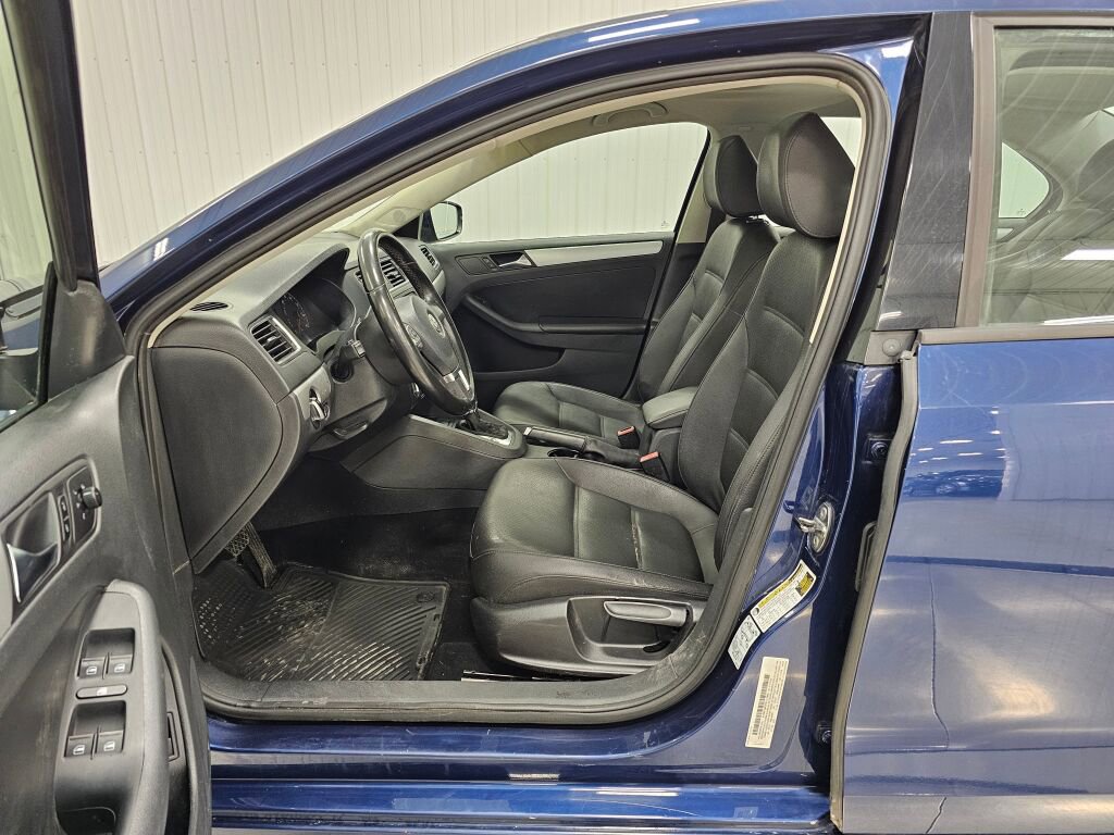 Used 2011 Volkswagen Jetta TDI image 12