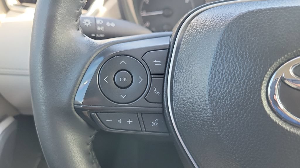 Used 2025 Toyota Corolla Cross LE FWD image 19