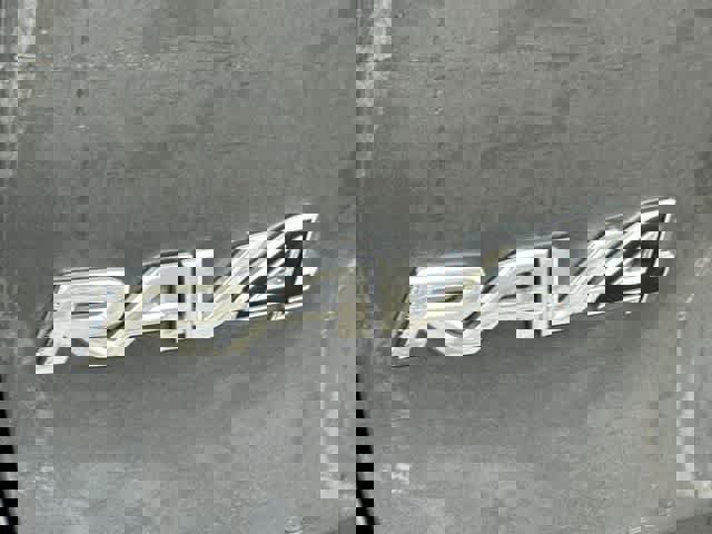 Used 2025 Toyota RAV4 SE image 18