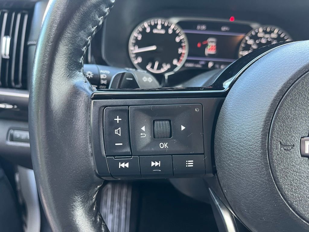 Used 2023 Nissan Pathfinder SL image 32