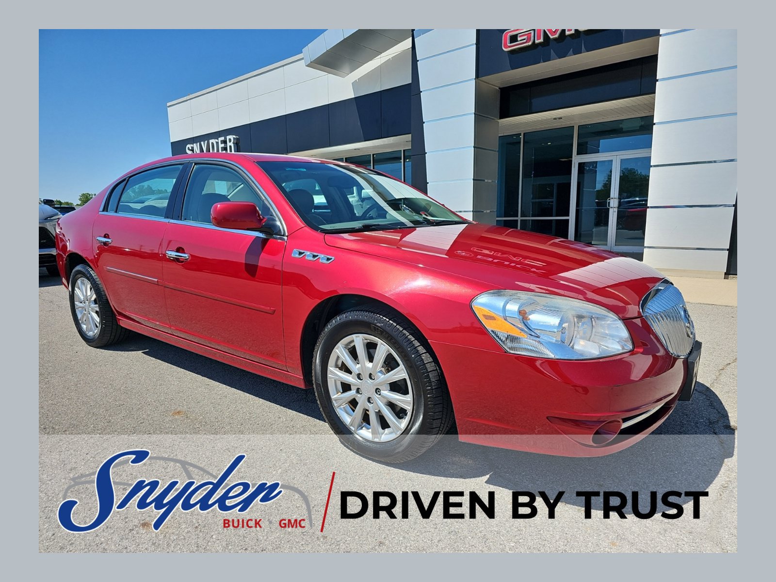 Used 2011 Buick Lucerne CXL FWD image 1