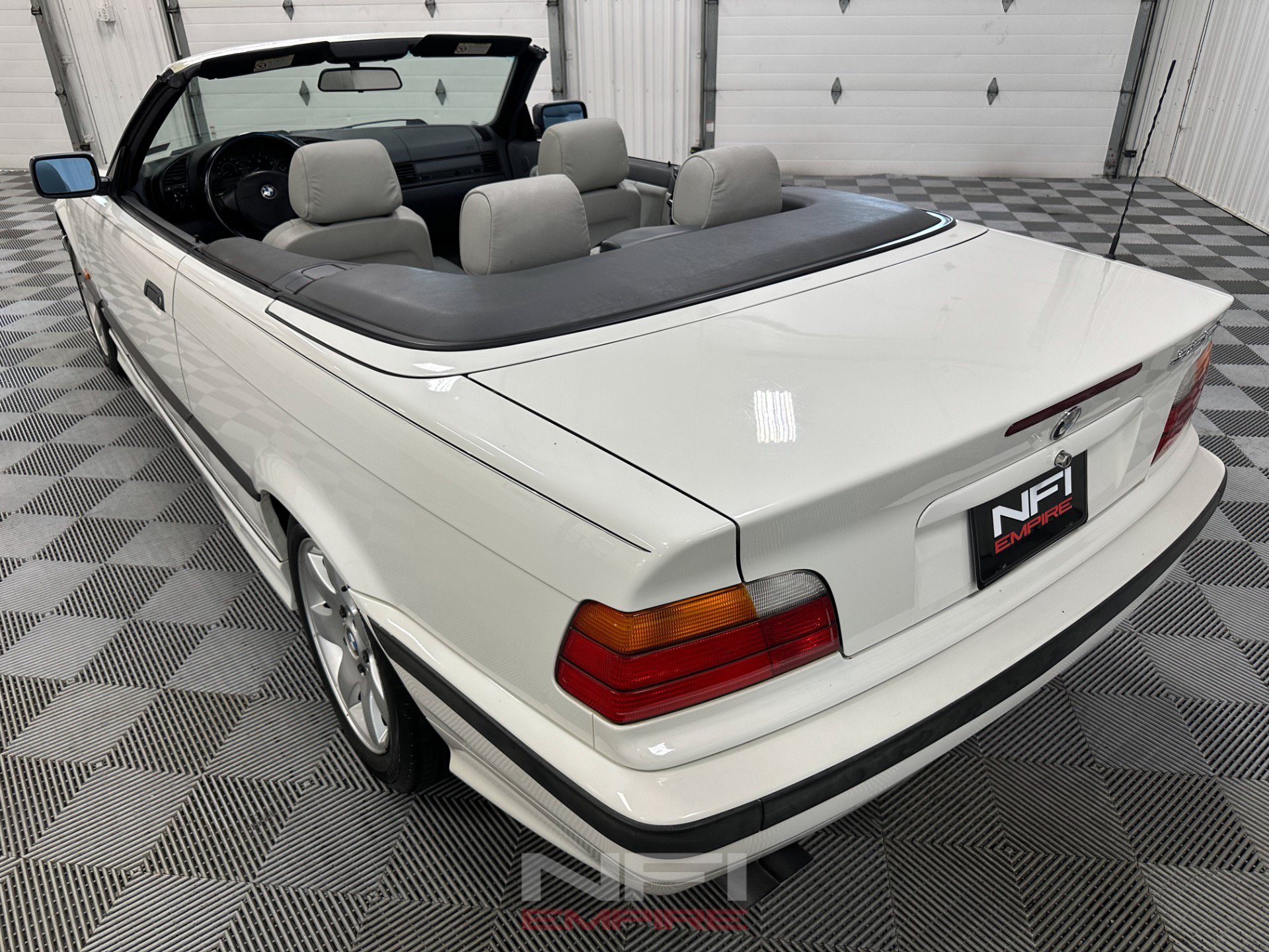 Used 1999 BMW 323i Convertible RWD image 18