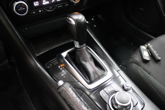 Used 2015 MAZDA MAZDA3 i Touring w/ Technology Package FWD image 16