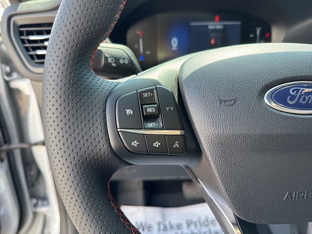 Used 2025 Ford Escape ST-Line w/ Cold Weather Package image 16