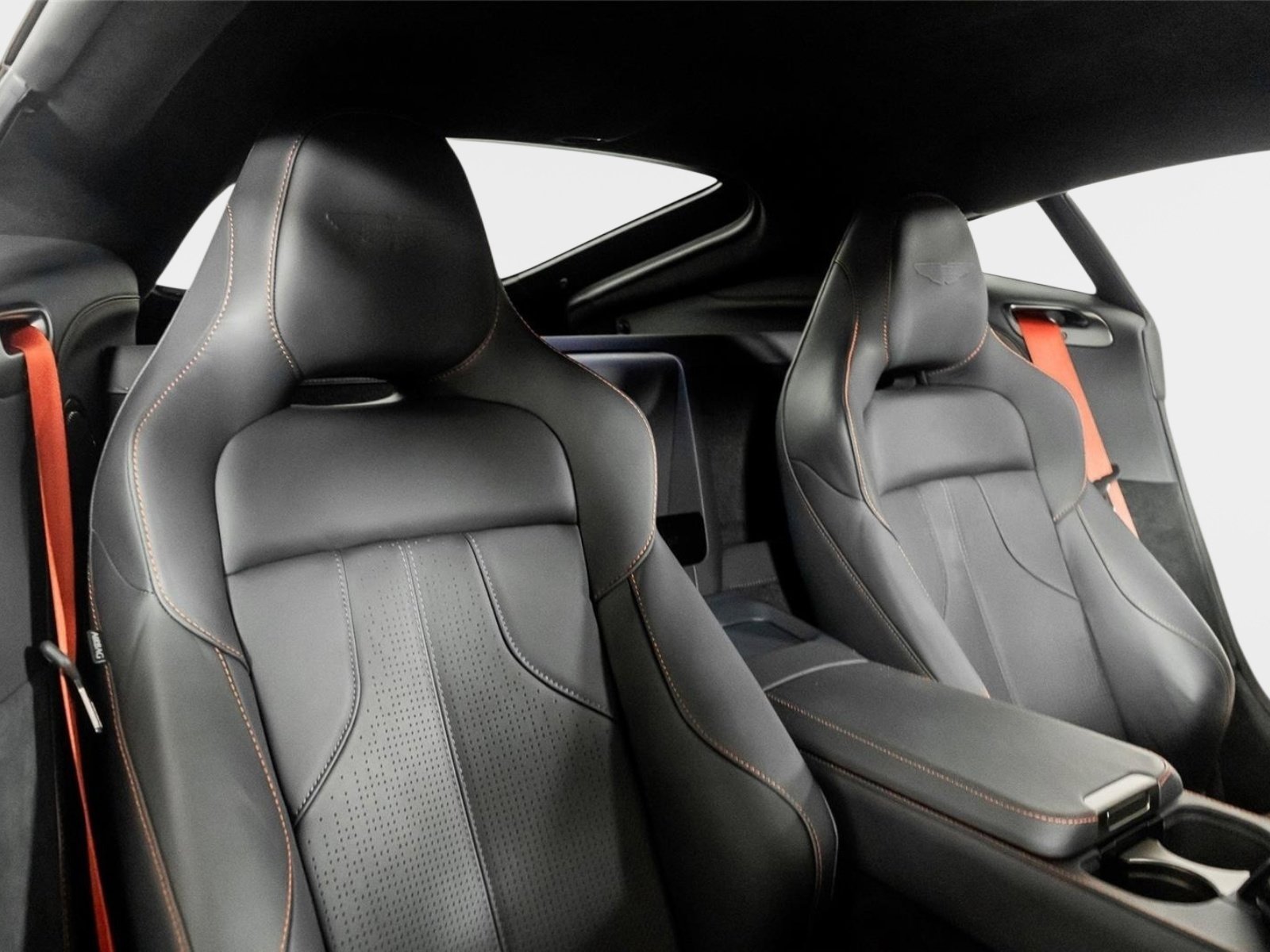 Used 2025 Aston Martin V8 Vantage Coupe image 21