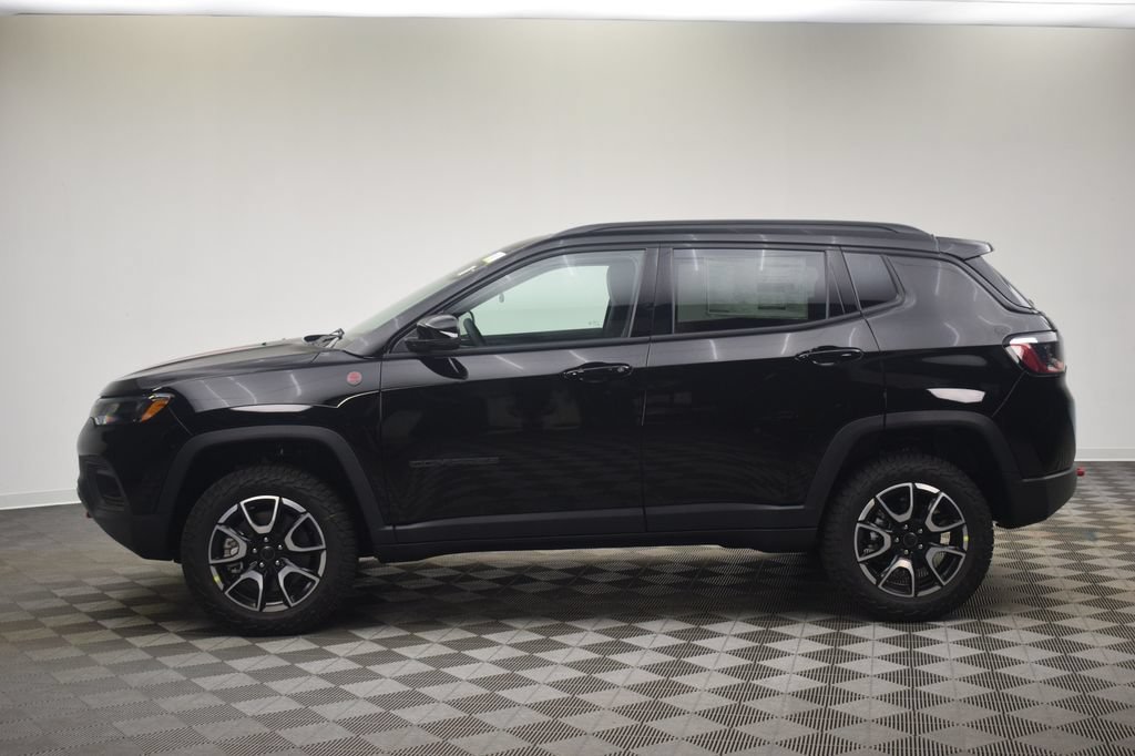 New 2026 Jeep Compass Trailhawk w/ Sun, Sound & Navigation Group AWD/4WD image 12